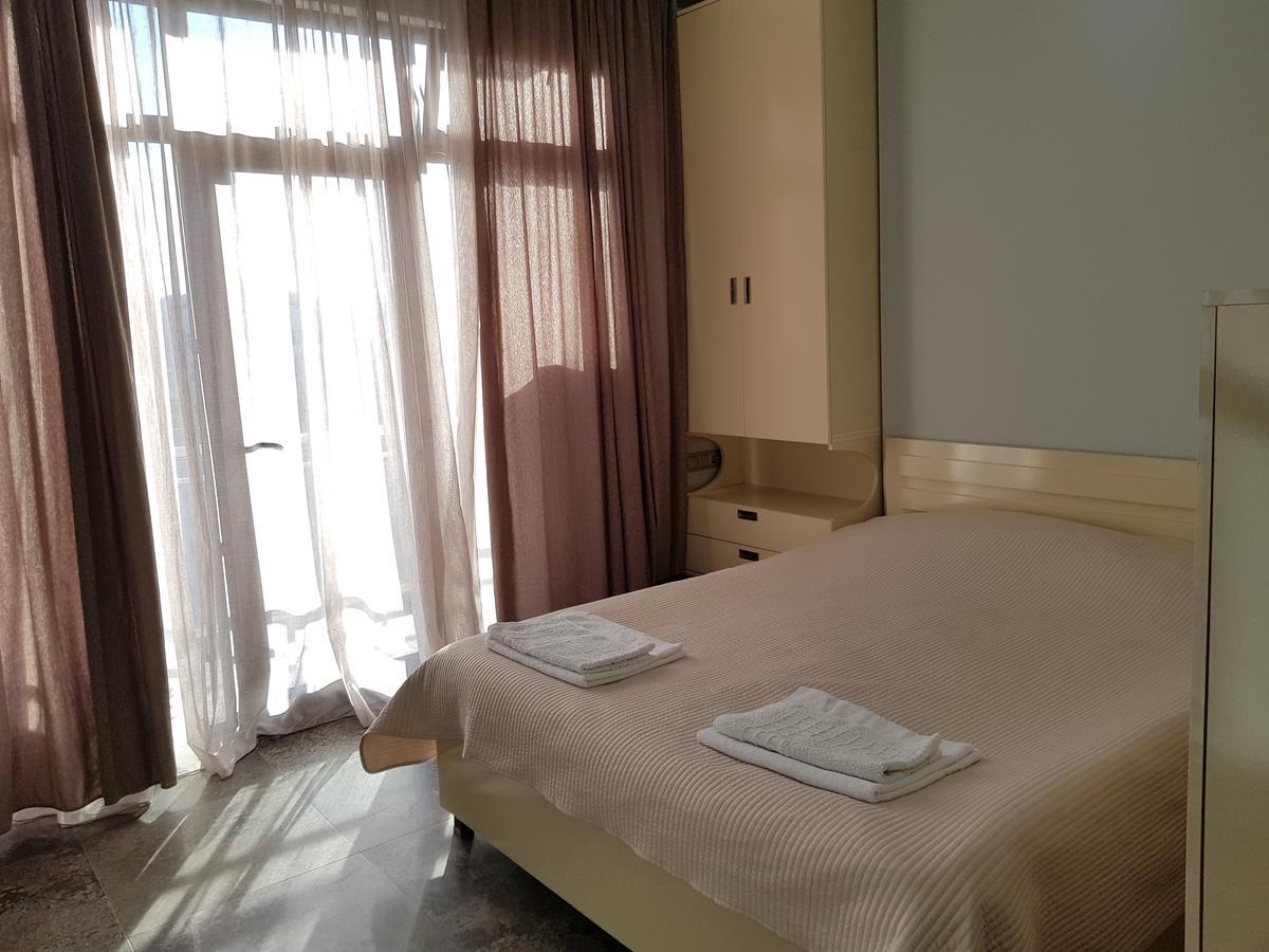 Apartament Gia Batumi Exterior photo